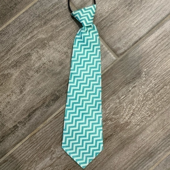 *New Boys Turquoise Blue Chevron Tie, Cotton, Fits NB to Toddler - Picture 1 of 2